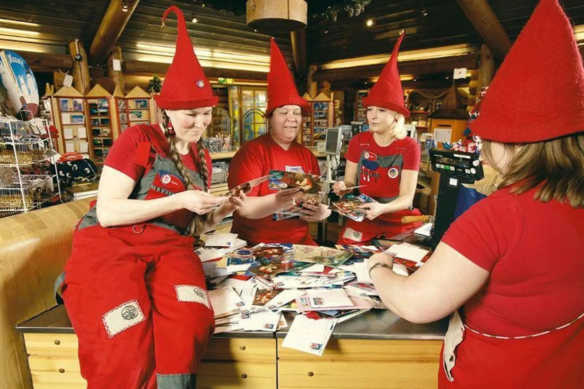 Bưu điện Ông già Noel Rovaniemi: 5 điều thú vị khi gửi thư trước Giáng sinh