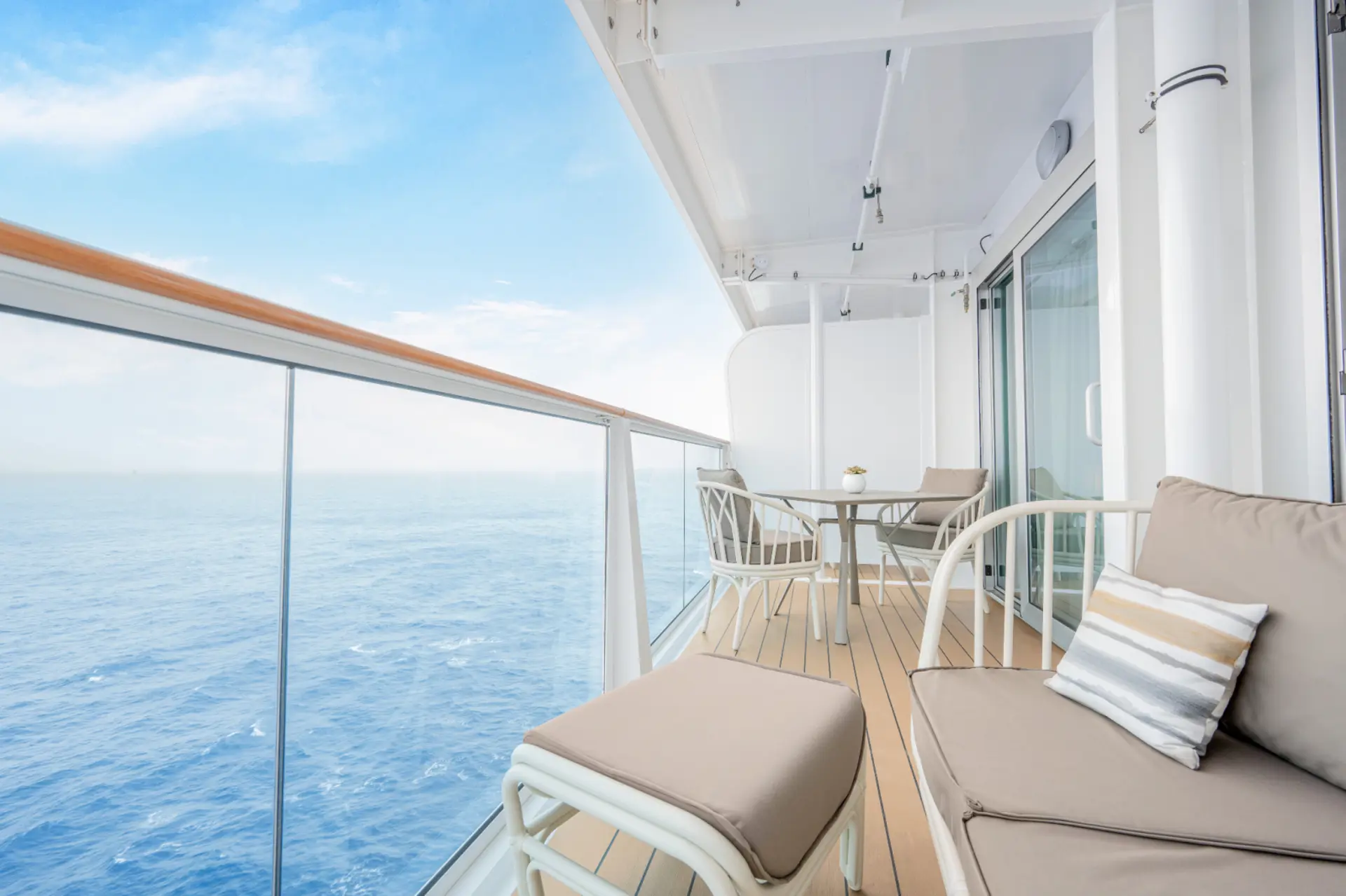 Du lịch Alaska bằng du thuyền có gì khác so với đi đường bộ? Khám phá du lịch Mỹ mới nhất 2026