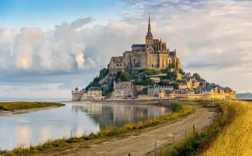 Đám cưới cổ tích Mont-Saint-Michel: Điểm đến gây sốt ở Pháp 2026 