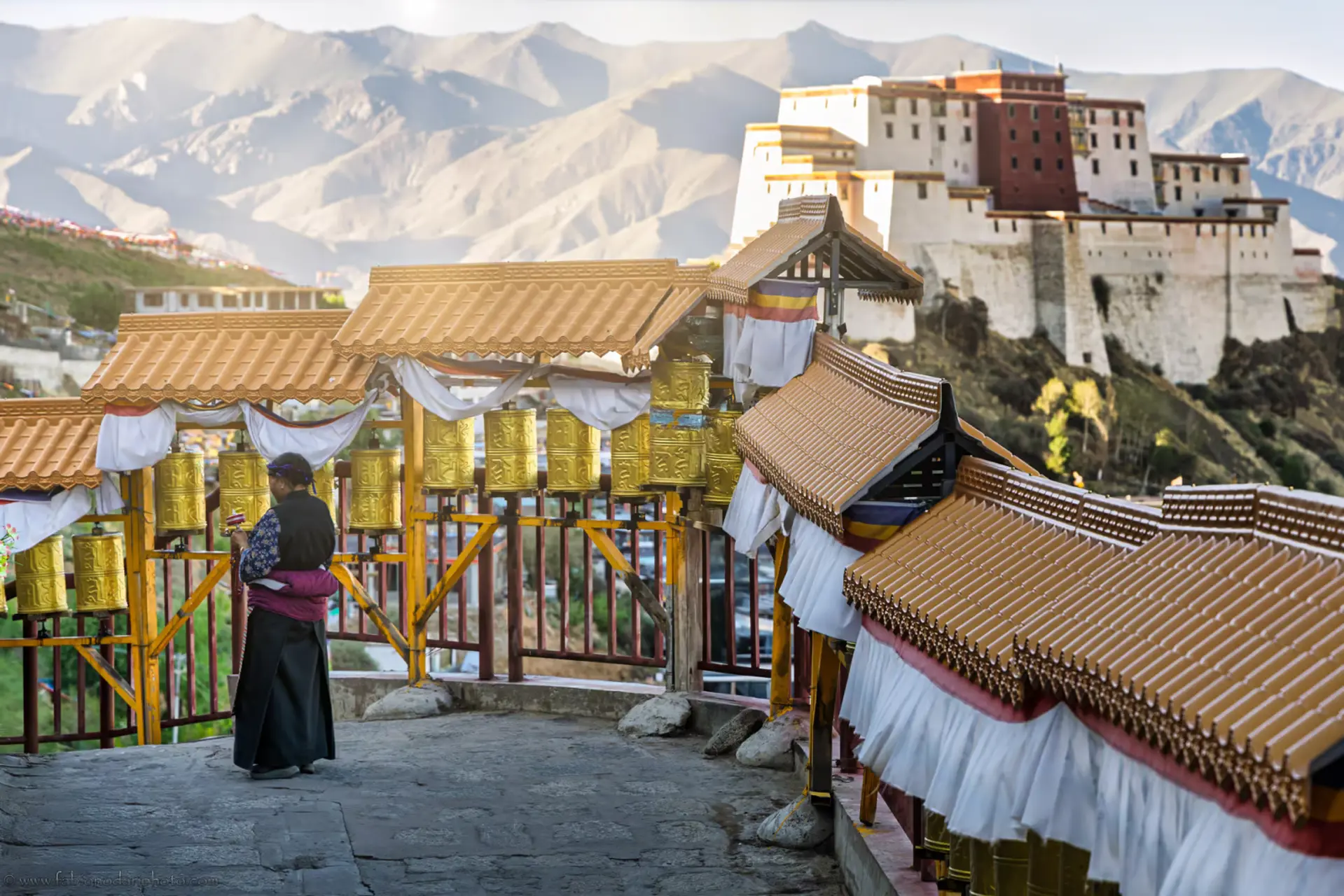 Du lịch Tây Tạng : Hành trình Lhasa - Lâm Chi mùa thu 2026 
