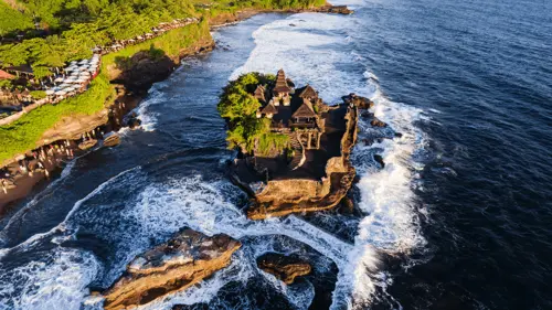 Tanah Lot Bali 2026: Nên đi lúc thủy triều lên hay xuống? 