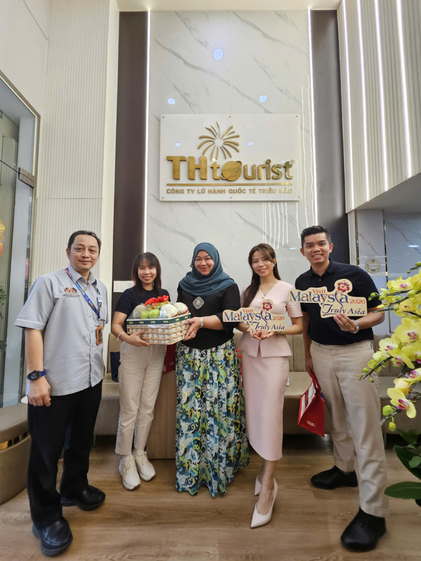 Du Lịch Triều Hảo Hân Hạnh Đón Tiếp Đại Diện Tổng Cục Du Lịch Malaysia Đến Thăm Và Tặng Quà