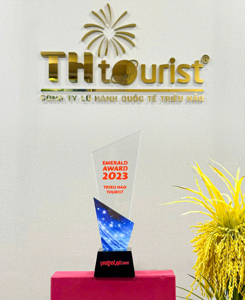 Du Lịch Triều Hảo Vinh Dự Nhận Emerald Award 2023 Từ Vietjet Air | Cột Mốc Ghi Dấu Nỗ Lực Không Ngừng Vì Khách Hàng