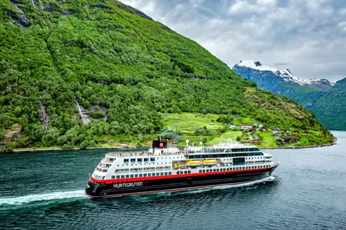 Trải Nghiệm Du Thuyền Vùng Scandinavia – Hành Trình Giữa Băng Và Biển