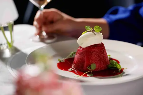 Ẩm Thực Anh Mùa Hè: Những Món Ăn Đặc Trưng Nên Thử Trong Hành Trình Du Lịch Anh