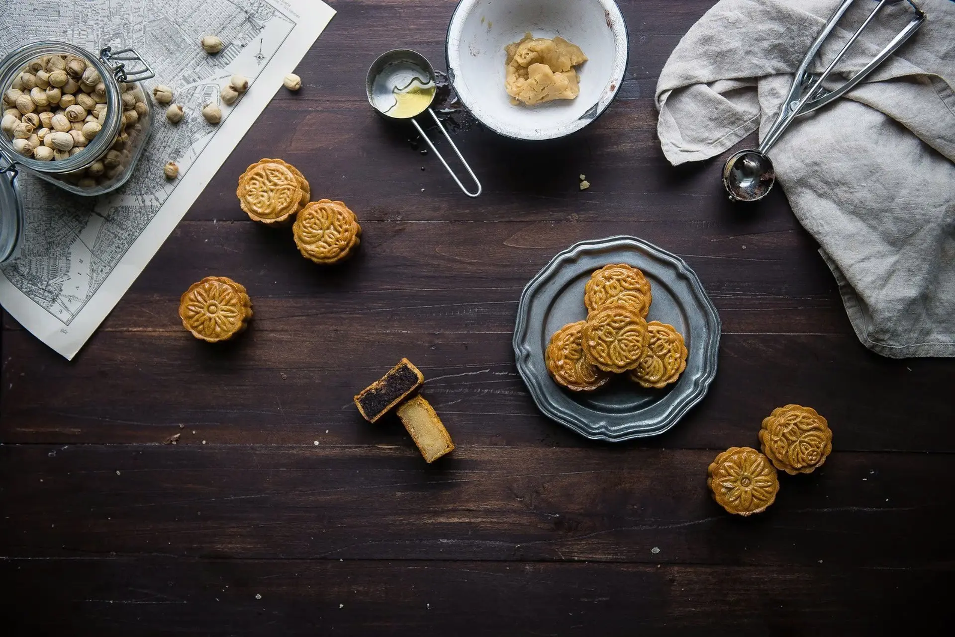 Bánh Trung thu handmade: Xu hướng “nhà làm” gây sốt mùa Trung thu 2025