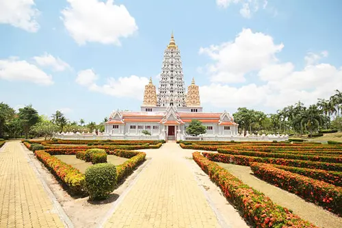Chùa Sáp Wat Yansangwararam Pattaya – Điểm dừng chân tâm linh bí ẩn