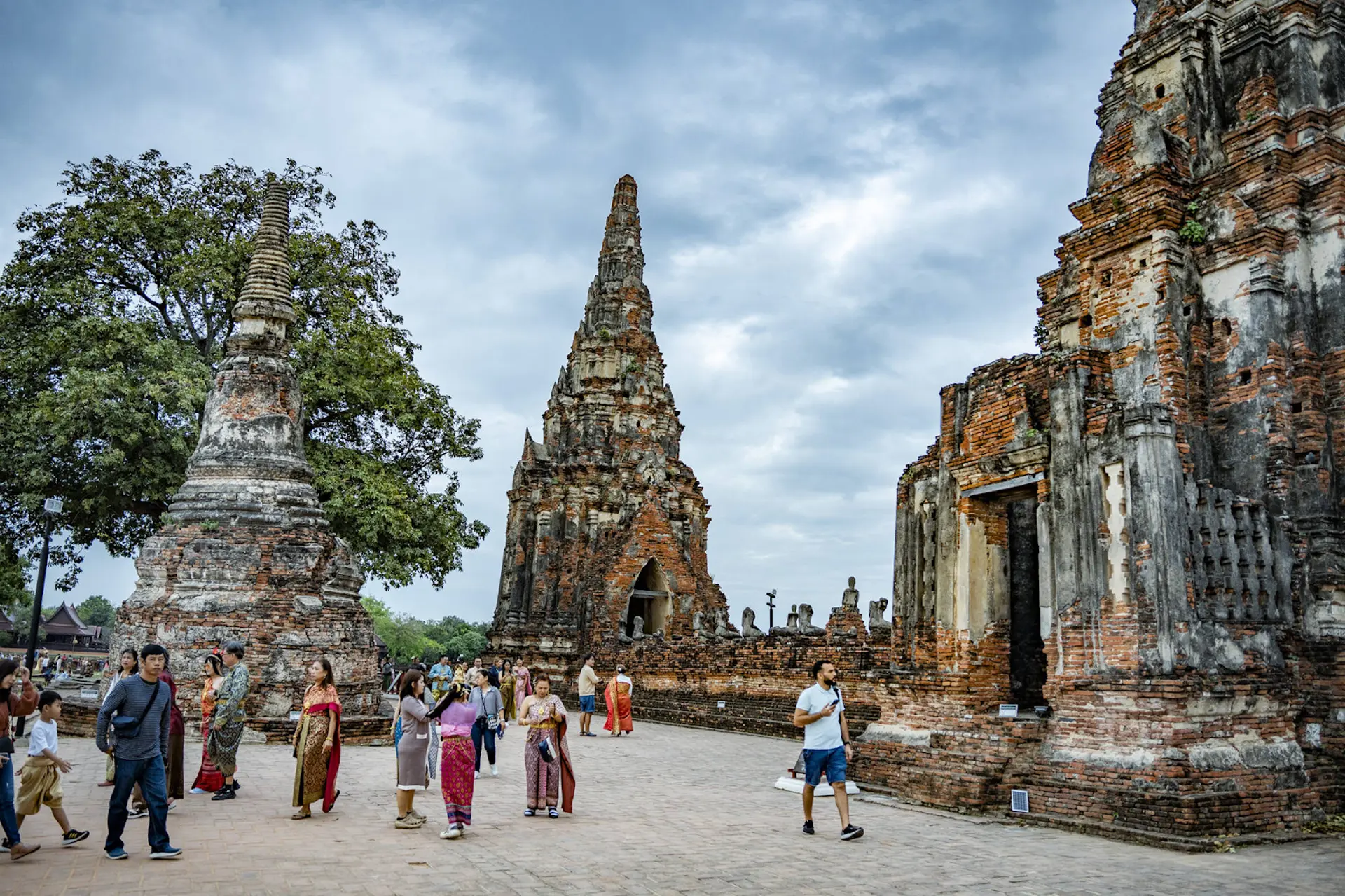 Wat Mahathat Ayutthaya - Đền rừng cây nổi tiếng và lịch sử lừng danh 2025