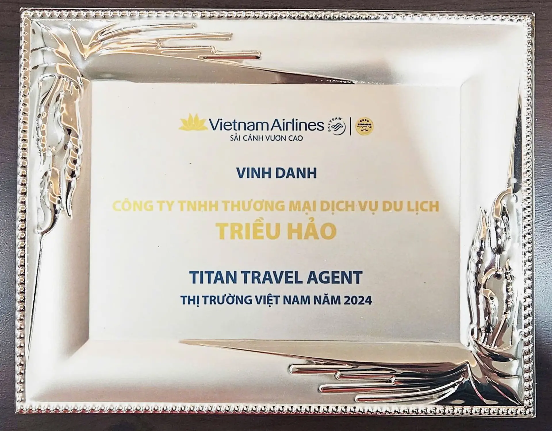 Du Lịch Triều Hảo Được Vinh Danh Top Titan Travel Agent 2024 Của Vietnam Airlines
