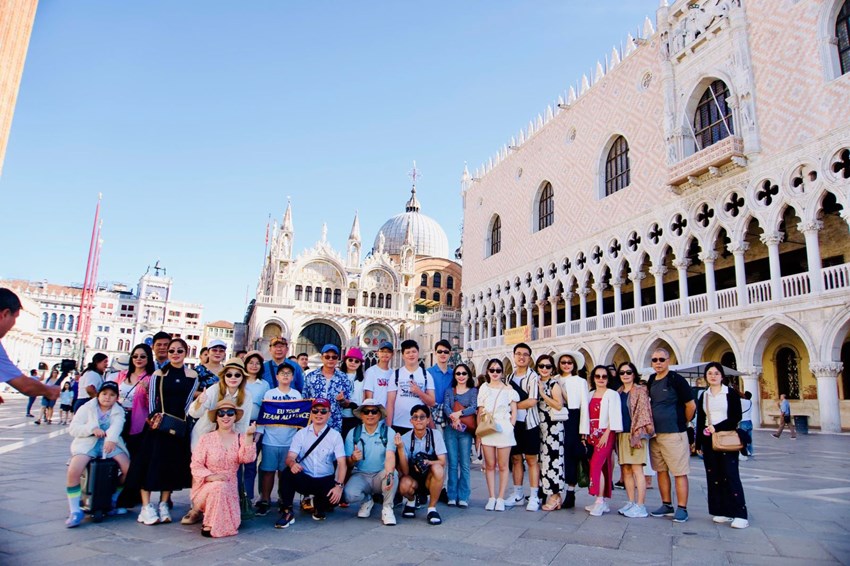 Hành Trình Khám Phá Du Lịch Châu Âu: Pháp - Thụy Sĩ - Ý - Vatican