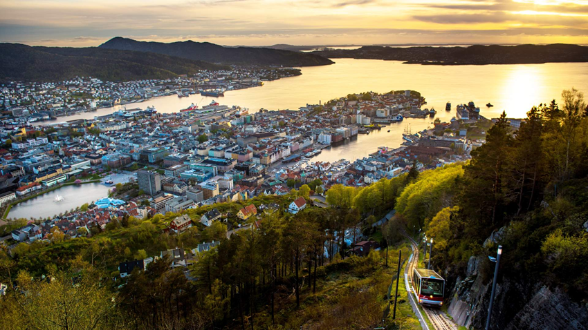 Floibanen Funicular – Hành trình lên núi Floyen ngắm toàn cảnh Bergen