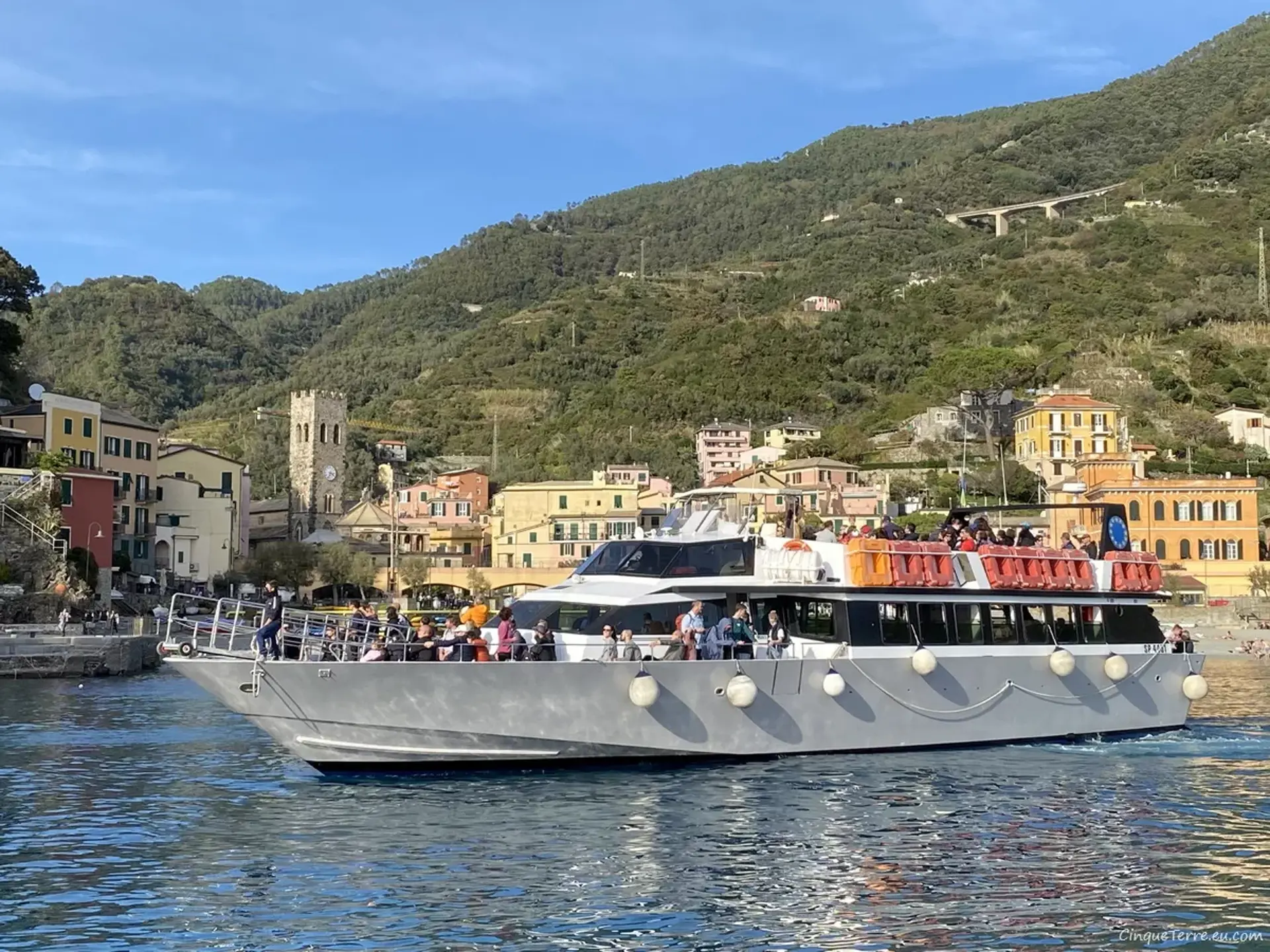 Tàu Cinque Terre: Khám Phá Vùng Đất Tuyệt Đẹp Nước Ý