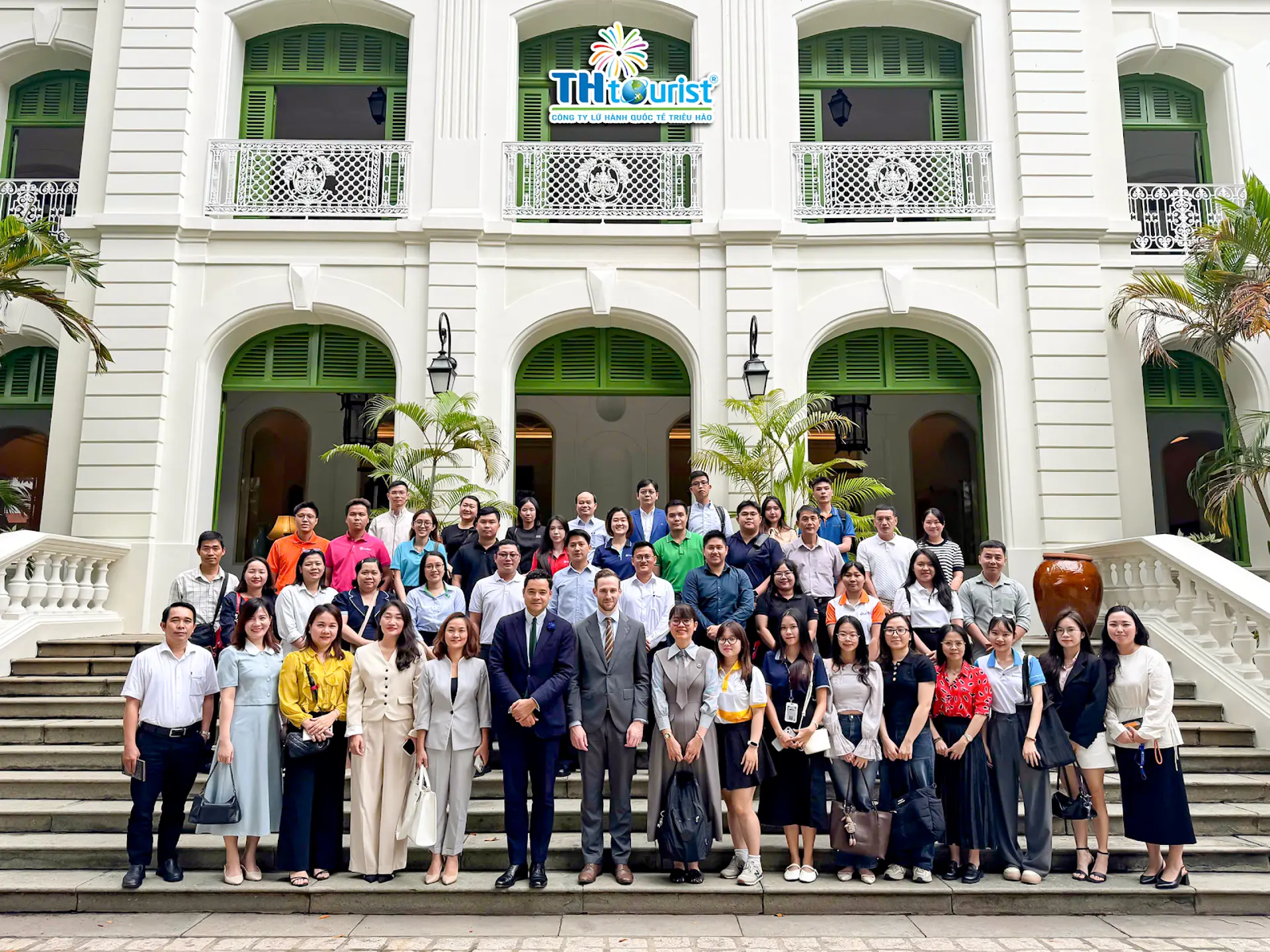 Du Lịch Triều Hảo Vinh Dự Được Tổng Lãnh Sự Quán Pháp Mời Đến Thăm Dinh Thự Pháp